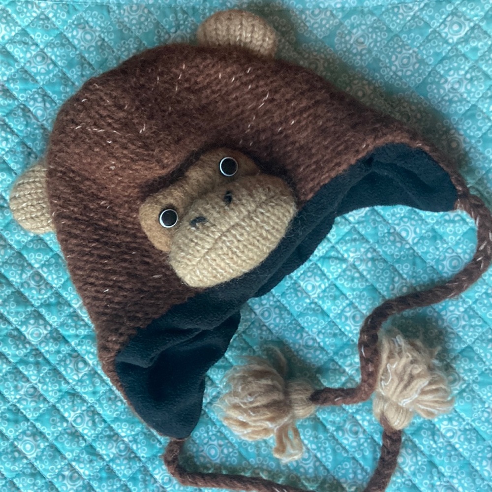Delux adorable kids monkey beanie winter hat with buttons excellent condition